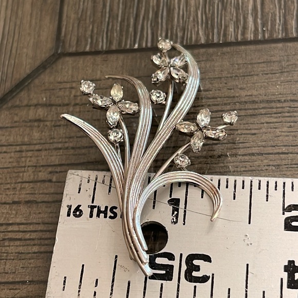 Antique Signed Krementz Silver-Tone Clear Rhinestone Floral Brooch Pin - Picture 8 of 16